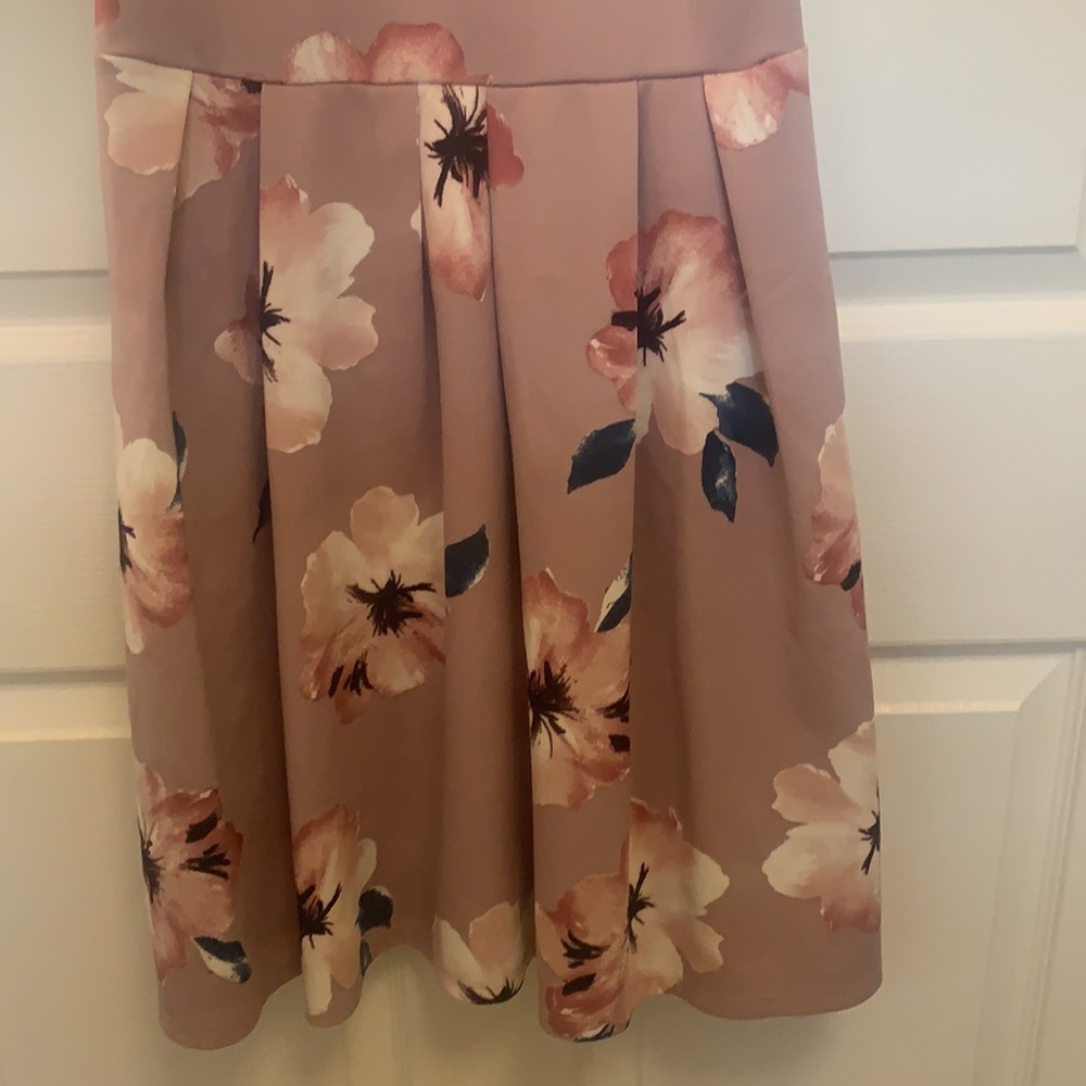Soprano Floral Dress 🌸 - Picture 3 of 6